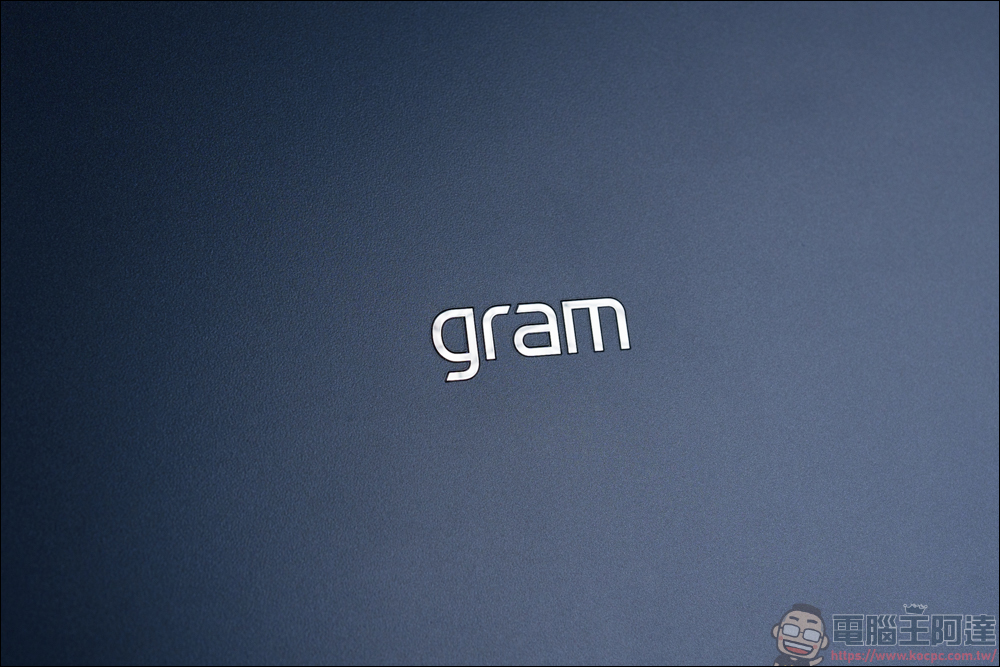 LG gram SuperSlim 開箱評測|擁有 15.6 吋不到 1KG 的極具輕薄機身|還有超長續航的商務筆電 - 電腦王阿達 LG gram SuperSlim 開箱評測|擁有 15.6 吋不到 1KG 的極具輕薄機身|還有超長續航的商務筆電 - 電腦王阿達