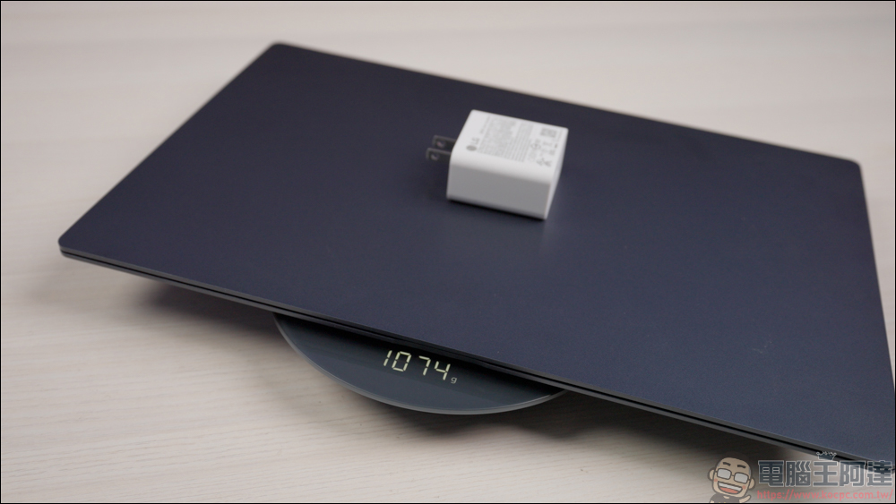 LG gram SuperSlim 開箱評測|擁有 15.6 吋不到 1KG 的極具輕薄機身|還有超長續航的商務筆電 - 電腦王阿達 LG gram SuperSlim 開箱評測|擁有 15.6 吋不到 1KG 的極具輕薄機身|還有超長續航的商務筆電 - 電腦王阿達