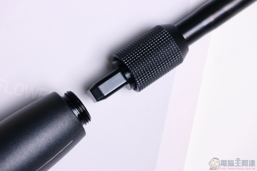 日本ATEX MINI220口袋型筋膜按摩槍開箱|獨家不求人設計,220g羽量迷你,12kg極限扭力,包辦從頭到腳,每個人都該擁有一支的國民筋膜槍 - 電腦王阿達 日本ATEX MINI220口袋型筋膜按摩槍開箱|獨家不求人設計,220g羽量迷你,12kg極限扭力,包辦從頭到腳,每個人都該擁有一支的國民筋膜槍 - 電腦王阿達
