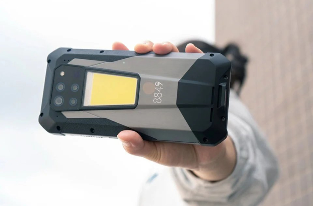 UNIHERTZ Tank 3 Pro 三防投影手機推出：搭載雷射投影、23800mAh電池、200MP相機、18GB RAM 與 512GB ROM - 電腦王阿達