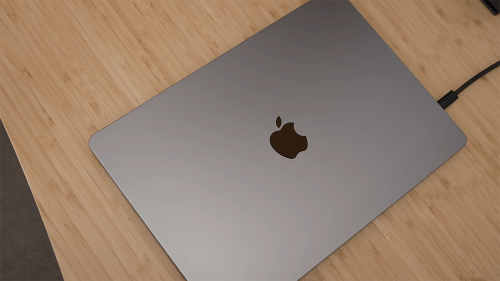 M3 MacBook Air 蓋上蓋子使用效能竟下降 50%！國外壓力測試揭露 - 電腦王阿達