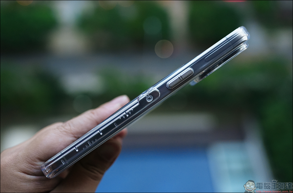 PRIIÖ iPhone 15 Pro Echo系列透明保護殼開箱|獨家專利隱藏式揚聲槽設計、超強磁吸功能,附贈防水袋掛繩與抗藍光保護貼! - 電腦王阿達 PRIIÖ iPhone 15 Pro Echo系列透明保護殼開箱|獨家專利隱藏式揚聲槽設計、超強磁吸功能,附贈防水袋掛繩與抗藍光保護貼! - 電腦王阿達