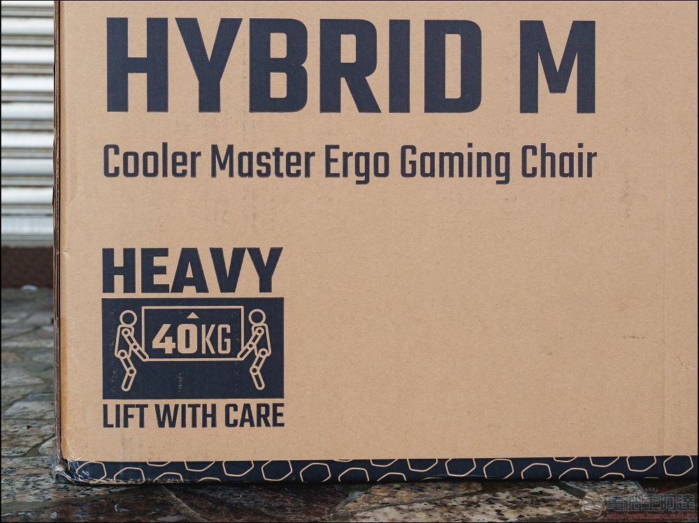 Cooler Master Hybrid M 電競工學按摩椅 - 03