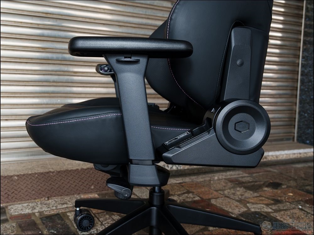 Cooler Master Hybrid M 電競工學按摩椅 - 18 Cooler Master Hybrid M 電競工學按摩椅 - 18
