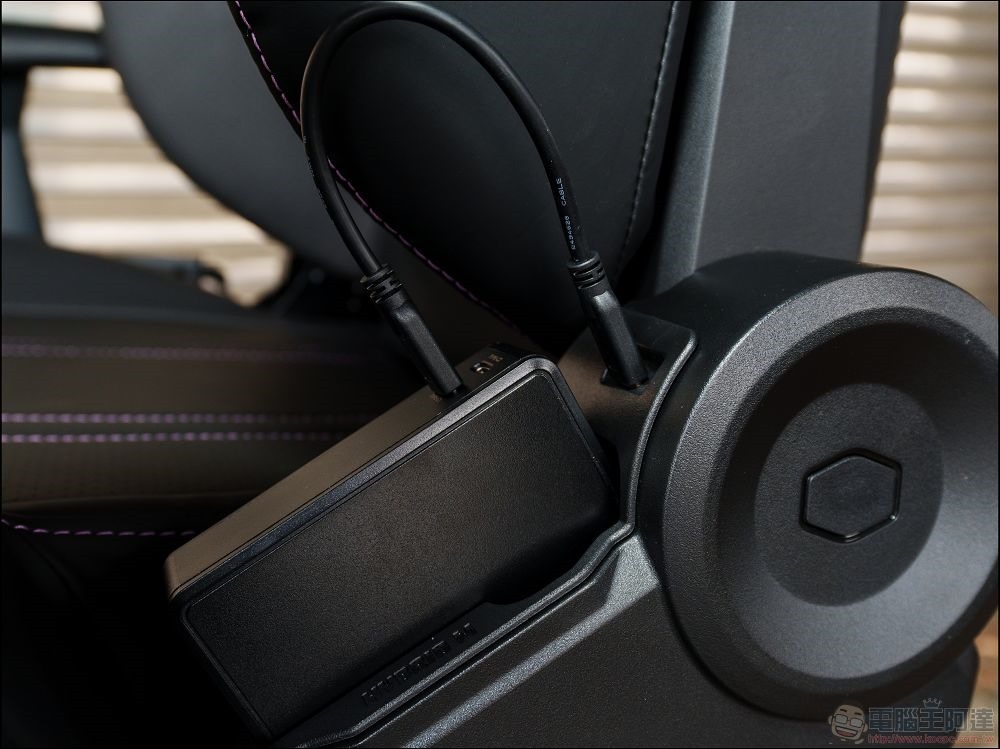 Cooler Master Hybrid M 電競工學按摩椅 - 25 Cooler Master Hybrid M 電競工學按摩椅 - 25