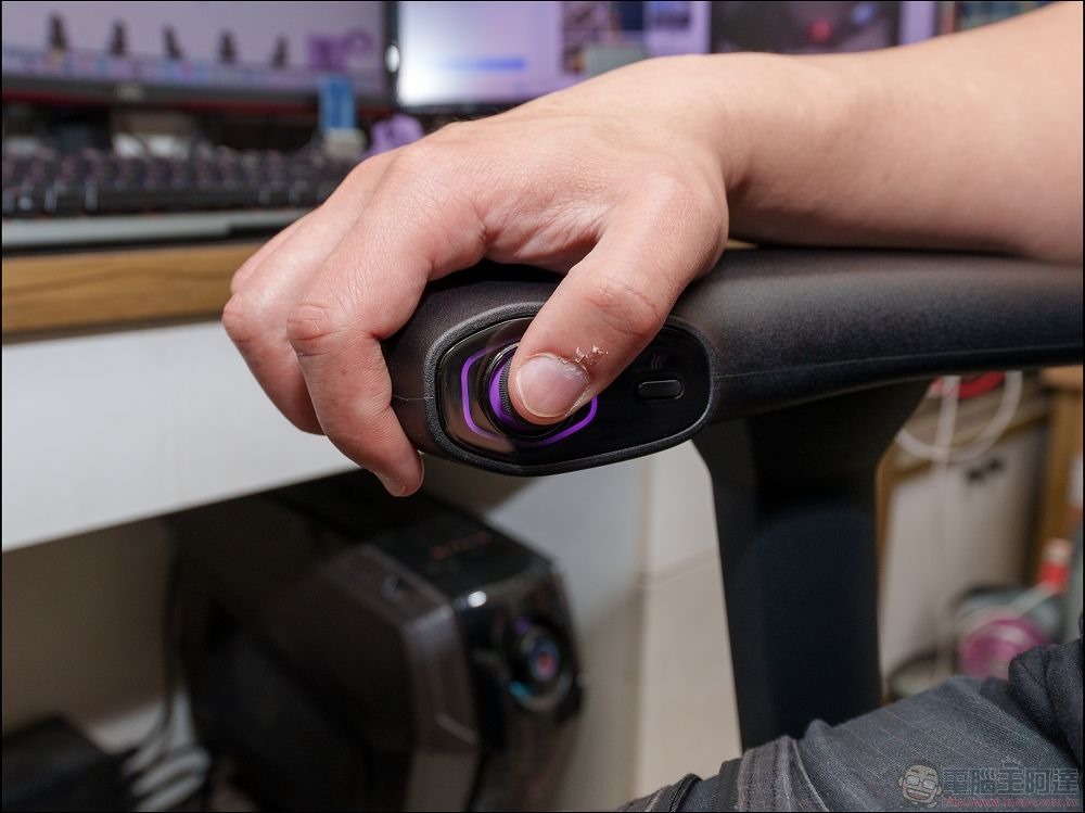 Cooler Master Hybrid M 電競工學按摩椅 - 40 Cooler Master Hybrid M 電競工學按摩椅 - 40