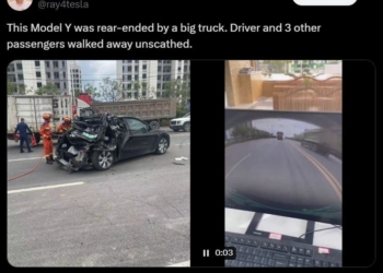中國特斯拉 Model Y 遭聯結車從後方衝撞 車尾接近全毀但車內駕駛與乘客毫髮無傷