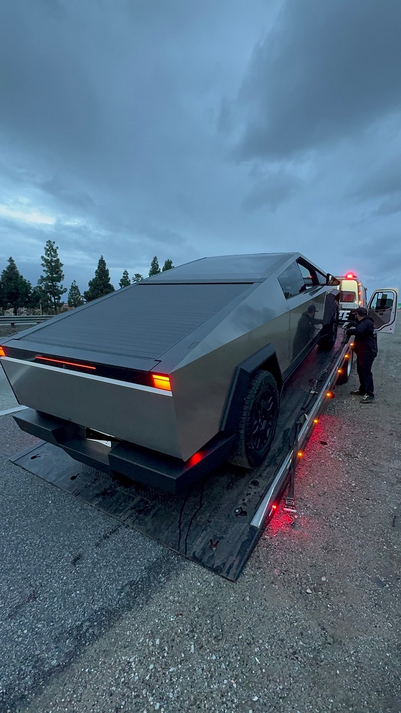 特斯拉 Cybertruck 爆災情,剛交車上路就故障直接進廠維修 - 電腦王阿達 特斯拉 Cybertruck 爆災情,剛交車上路就故障直接進廠維修 - 電腦王阿達