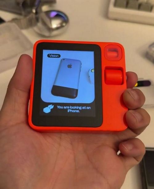 Rabbit R1 是否能成為 iPhone 殺手?網友實測結果大公開 - 電腦王阿達 Rabbit R1 是否能成為 iPhone 殺手?網友實測結果大公開 - 電腦王阿達