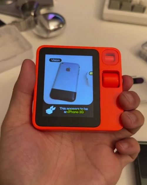 Rabbit R1 是否能成為 iPhone 殺手?網友實測結果大公開 - 電腦王阿達 Rabbit R1 是否能成為 iPhone 殺手?網友實測結果大公開 - 電腦王阿達