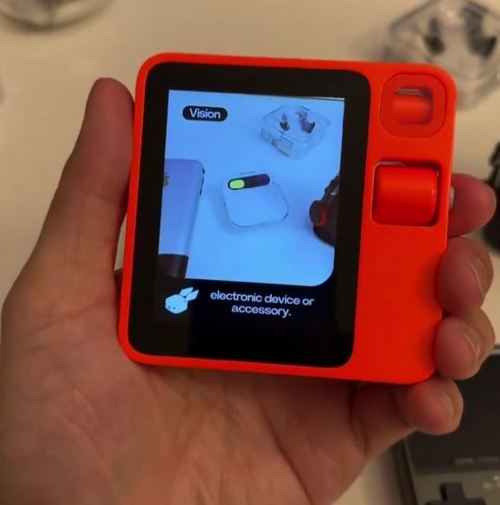Rabbit R1 是否能成為 iPhone 殺手?網友實測結果大公開 - 電腦王阿達 Rabbit R1 是否能成為 iPhone 殺手?網友實測結果大公開 - 電腦王阿達