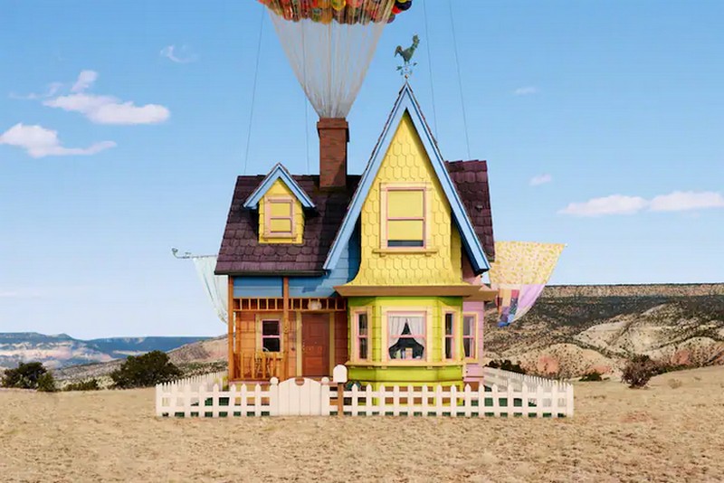 美國 Airbnb 為慶祝《天外奇蹟》上映 15 週年，搭建一比一還原的飛天房屋 真的可以飛上天！ - 電腦王阿達