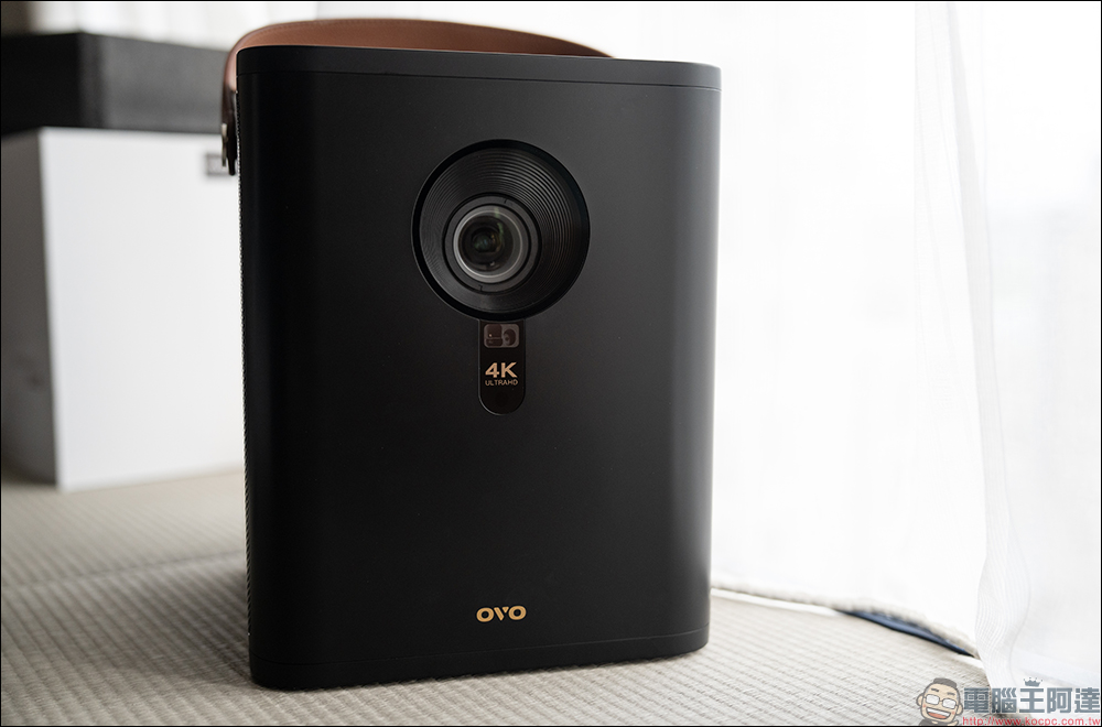 OVO K9 真 4K 無框電視開箱|4K 高畫質與超高亮度兼具智慧投影機,最大 300 吋!低延遲遊戲不卡頓、還能唱歌! - 電腦王阿達 OVO K9 真 4K 無框電視開箱|4K 高畫質與超高亮度兼具智慧投影機,最大 300 吋!低延遲遊戲不卡頓、還能唱歌! - 電腦王阿達
