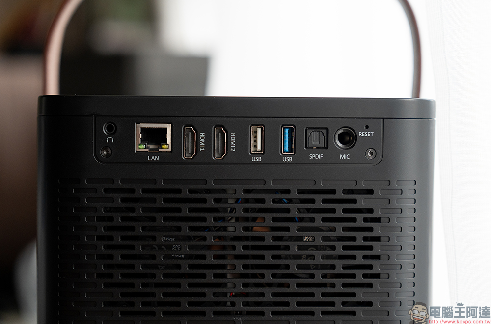 OVO K9 真 4K 無框電視開箱|4K 高畫質與超高亮度兼具智慧投影機,最大 300 吋!低延遲遊戲不卡頓、還能唱歌! - 電腦王阿達 OVO K9 真 4K 無框電視開箱|4K 高畫質與超高亮度兼具智慧投影機,最大 300 吋!低延遲遊戲不卡頓、還能唱歌! - 電腦王阿達