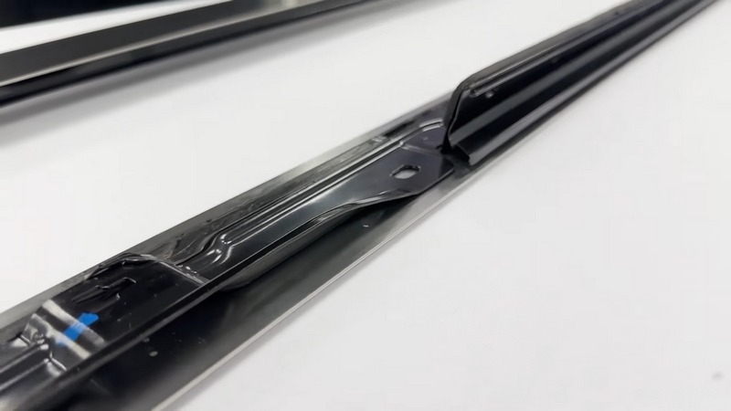 特斯拉 Cybertruck 不銹鋼車身出包!車主行駛中外殼零件鬆脫引發品控疑慮 - 電腦王阿達 特斯拉 Cybertruck 不銹鋼車身出包!車主行駛中外殼零件鬆脫引發品控疑慮 - 電腦王阿達