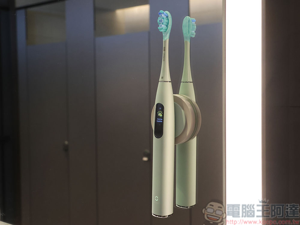 Oclean X Ultra WiFi 智慧電動牙刷開箱實測:骨傳導 AI 語音指導正確潔牙力度與區域,全齒清潔不漏刷 - 電腦王阿達 Oclean X Ultra WiFi 智慧電動牙刷開箱實測:骨傳導 AI 語音指導正確潔牙力度與區域,全齒清潔不漏刷 - 電腦王阿達