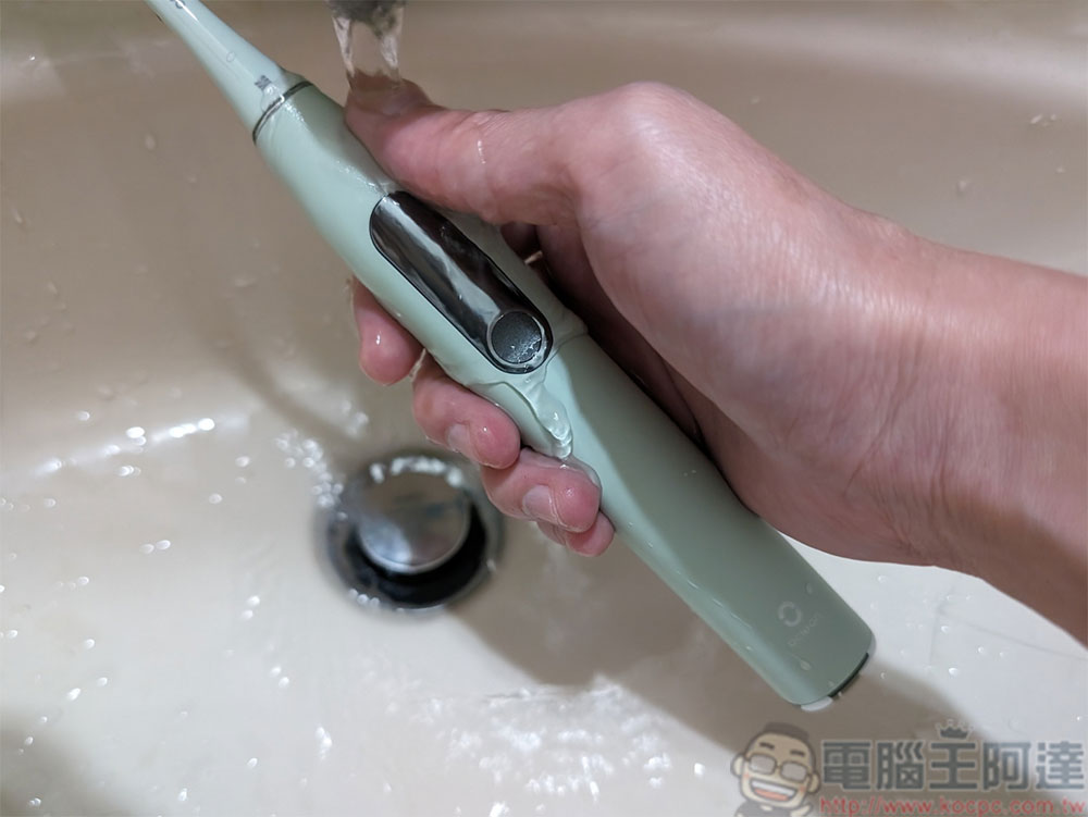 Oclean X Ultra WiFi 智慧電動牙刷開箱實測:骨傳導 AI 語音指導正確潔牙力度與區域,全齒清潔不漏刷 - 電腦王阿達 Oclean X Ultra WiFi 智慧電動牙刷開箱實測:骨傳導 AI 語音指導正確潔牙力度與區域,全齒清潔不漏刷 - 電腦王阿達