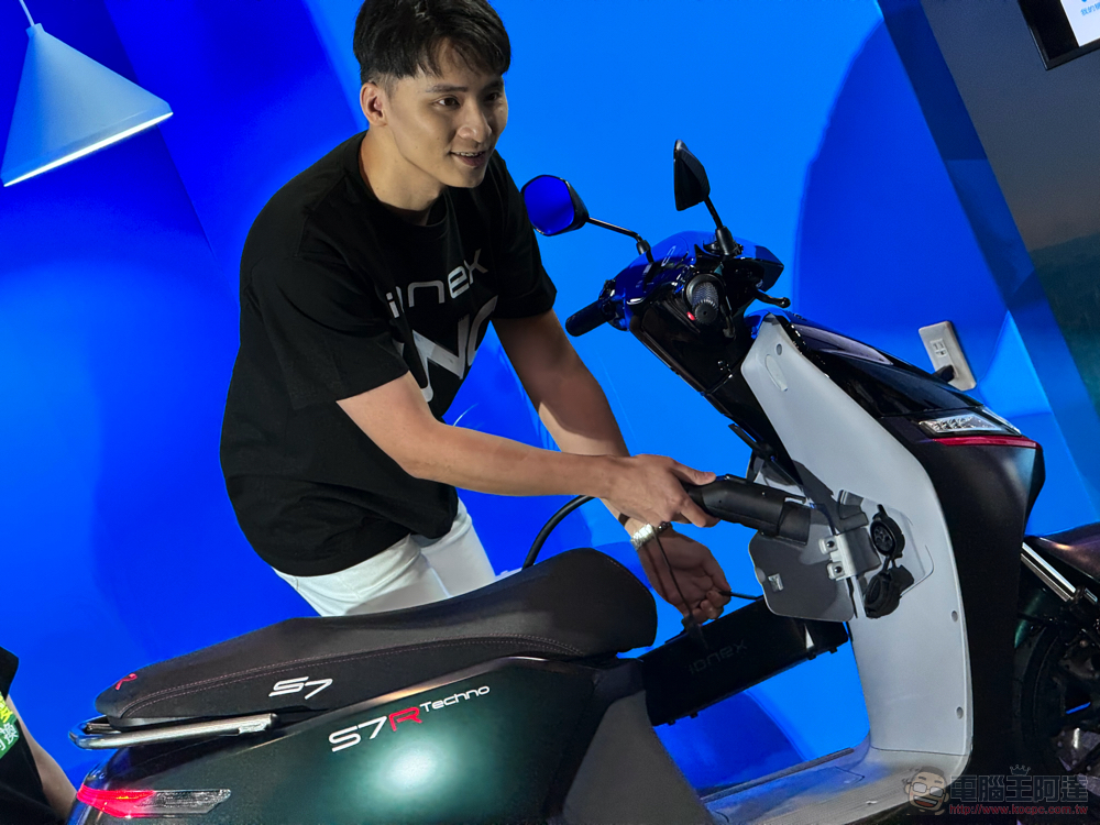 光陽揭露 Ionex UNO「以度計費+充換合一」最新電動機車系統,TCS 與智慧功能搭載的 S Techno 與輕巧有型 CoolOne 換電小車登場 - 電腦王阿達 光陽揭露 Ionex UNO「以度計費+充換合一」最新電動機車系統,TCS 與智慧功能搭載的 S Techno 與輕巧有型 CoolOne 換電小車登場 - 電腦王阿達