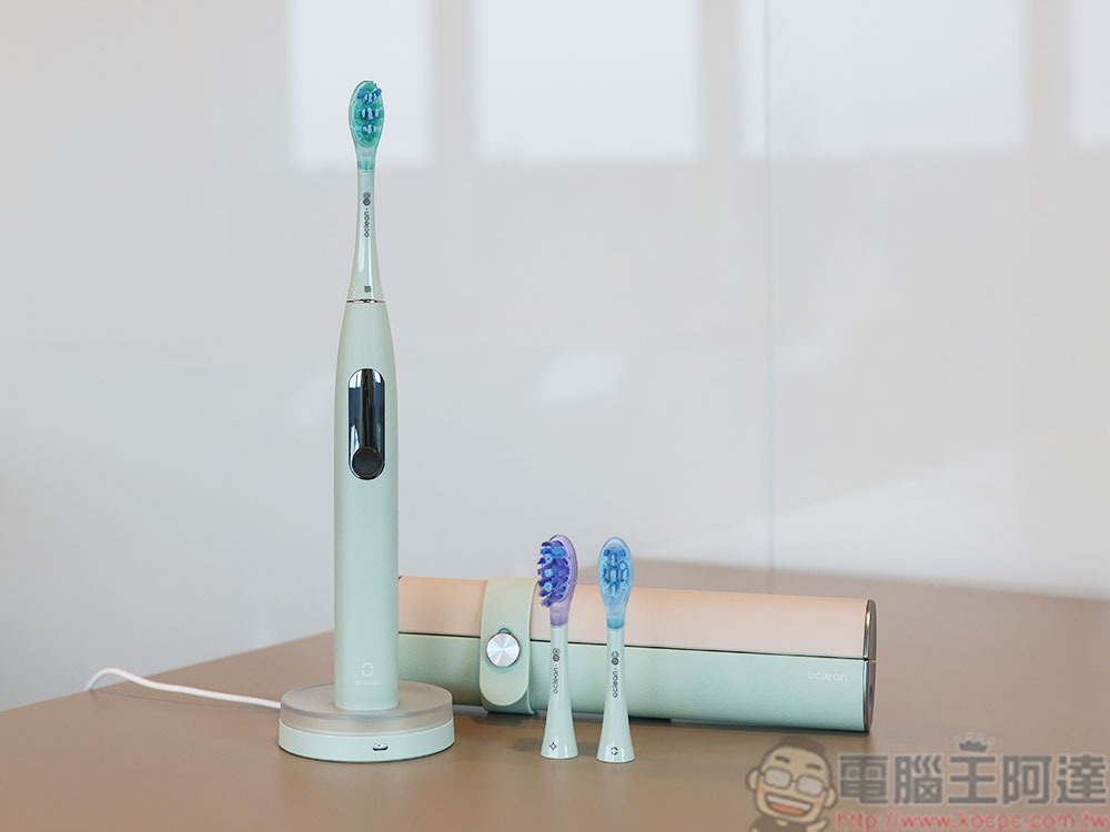 Oclean X Ultra WiFi 智慧電動牙刷開箱實測:骨傳導 AI 語音指導正確潔牙力度與區域,全齒清潔不漏刷 - 電腦王阿達 Oclean X Ultra WiFi 智慧電動牙刷開箱實測:骨傳導 AI 語音指導正確潔牙力度與區域,全齒清潔不漏刷 - 電腦王阿達