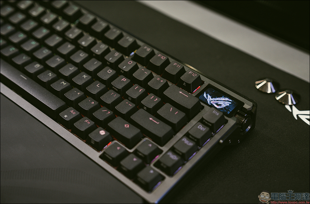 ROG Mjolnir 「雷神之鎚」儲能電源、 Extreme 系列鍵鼠、Delta II 耳麥、ROG Thor III 電源供應器以及 ROG Ally X 現身 COMPUTEX 2024 - 電腦王阿達 ROG Mjolnir 「雷神之鎚」儲能電源、 Extreme 系列鍵鼠、Delta II 耳麥、ROG Thor III 電源供應器以及 ROG Ally X 現身 COMPUTEX 2024 - 電腦王阿達