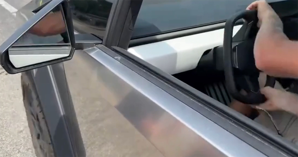 Tesla Cybertruck 最新的線傳方向盤反應慢 Tesla Cybertruck 最新的線傳方向盤反應慢