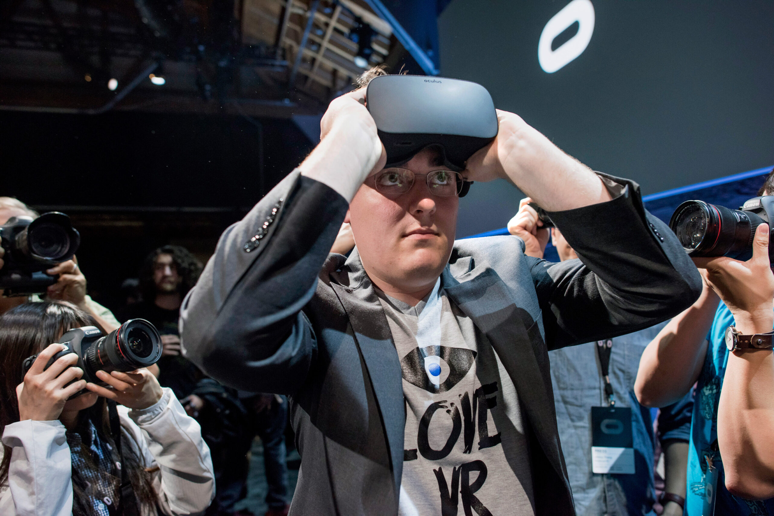 Oculus 創辦人證實他目前正在研發一套可用於軍事用途的頭戴裝置 - 電腦王阿達 Oculus 創辦人證實他目前正在研發一套可用於軍事用途的頭戴裝置 - 電腦王阿達