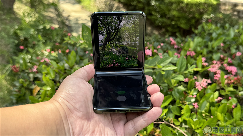 motorola razr 50 與 razr 50 Ultra 開箱|AI 智慧影像加持,小摺疊設計的完美結合 - 電腦王阿達 motorola razr 50 與 razr 50 Ultra 開箱|AI 智慧影像加持,小摺疊設計的完美結合 - 電腦王阿達