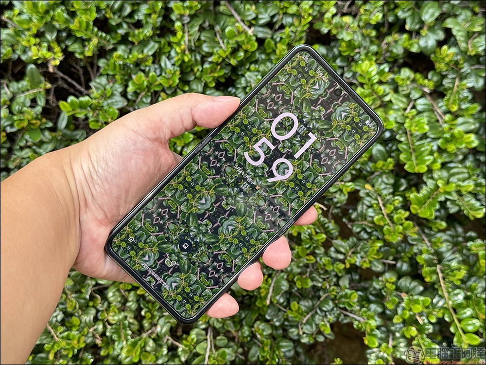 motorola razr 50 與 razr 50 Ultra 開箱|AI 智慧影像加持,小摺疊設計的完美結合 - 電腦王阿達 motorola razr 50 與 razr 50 Ultra 開箱|AI 智慧影像加持,小摺疊設計的完美結合 - 電腦王阿達