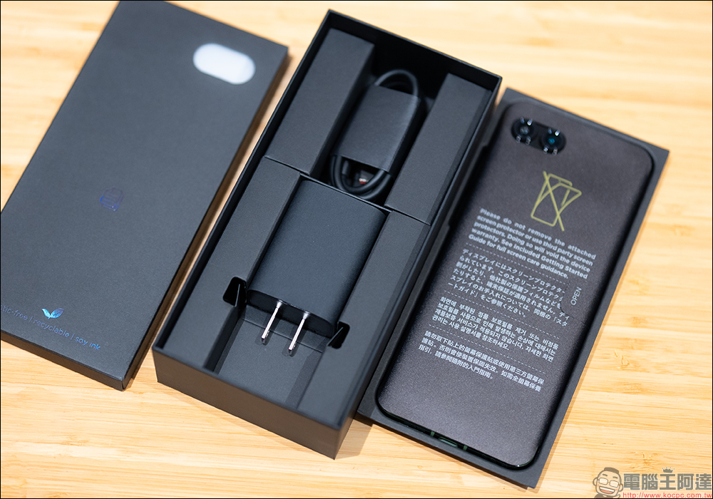 motorola razr 50 與 razr 50 Ultra 開箱|AI 智慧影像加持,小摺疊設計的完美結合 - 電腦王阿達 motorola razr 50 與 razr 50 Ultra 開箱|AI 智慧影像加持,小摺疊設計的完美結合 - 電腦王阿達