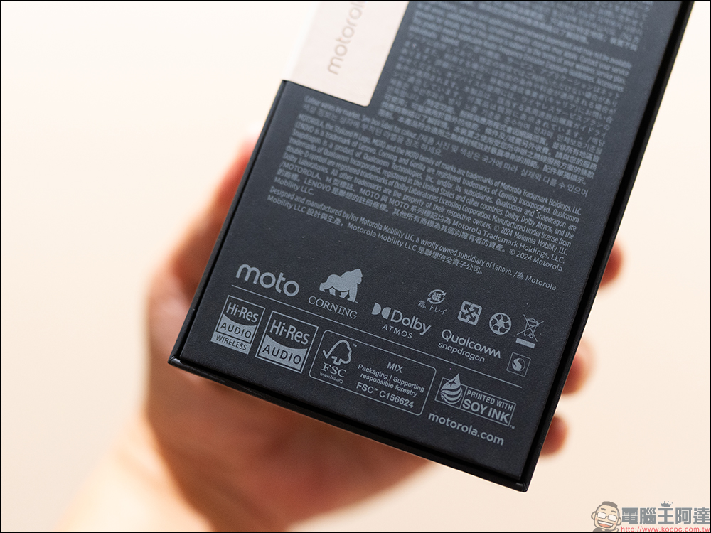 motorola razr 50 與 razr 50 Ultra 開箱|AI 智慧影像加持,小摺疊設計的完美結合 - 電腦王阿達 motorola razr 50 與 razr 50 Ultra 開箱|AI 智慧影像加持,小摺疊設計的完美結合 - 電腦王阿達