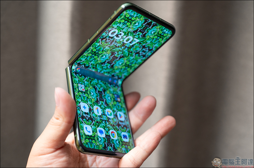 motorola razr 50 與 razr 50 Ultra 開箱|AI 智慧影像加持,小摺疊設計的完美結合 - 電腦王阿達 motorola razr 50 與 razr 50 Ultra 開箱|AI 智慧影像加持,小摺疊設計的完美結合 - 電腦王阿達