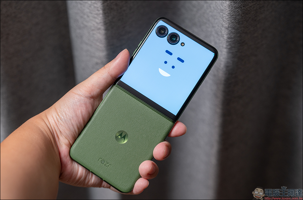 motorola razr 50 與 razr 50 Ultra 開箱|AI 智慧影像加持,小摺疊設計的完美結合 - 電腦王阿達 motorola razr 50 與 razr 50 Ultra 開箱|AI 智慧影像加持,小摺疊設計的完美結合 - 電腦王阿達