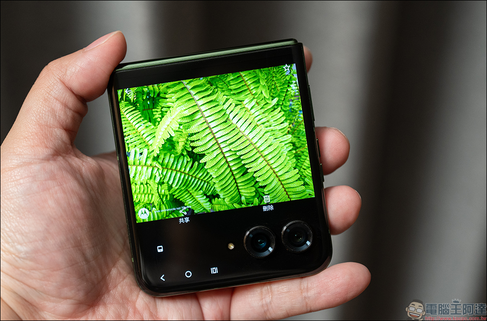 motorola razr 50 與 razr 50 Ultra 開箱|AI 智慧影像加持,小摺疊設計的完美結合 - 電腦王阿達 motorola razr 50 與 razr 50 Ultra 開箱|AI 智慧影像加持,小摺疊設計的完美結合 - 電腦王阿達