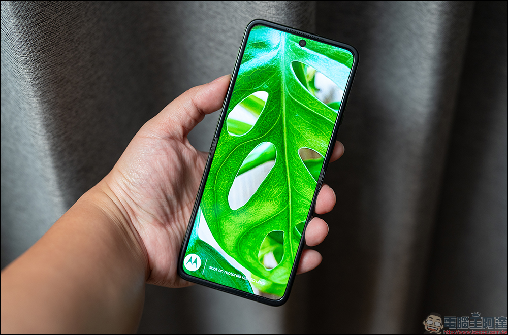 motorola razr 50 與 razr 50 Ultra 開箱|AI 智慧影像加持,小摺疊設計的完美結合 - 電腦王阿達 motorola razr 50 與 razr 50 Ultra 開箱|AI 智慧影像加持,小摺疊設計的完美結合 - 電腦王阿達
