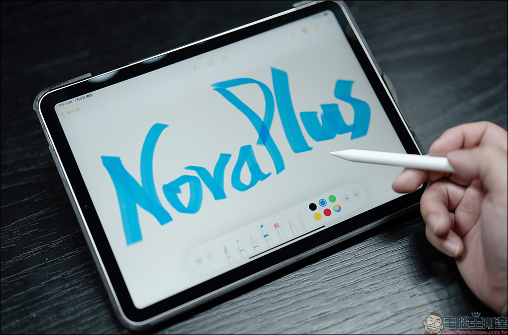 NovaPlus Konnecter 靈巧鍵盤開箱|無需藍牙、即插即用,為 iPad 用戶設計的高效工作神器! - 電腦王阿達 NovaPlus Konnecter 靈巧鍵盤開箱|無需藍牙、即插即用,為 iPad 用戶設計的高效工作神器! - 電腦王阿達
