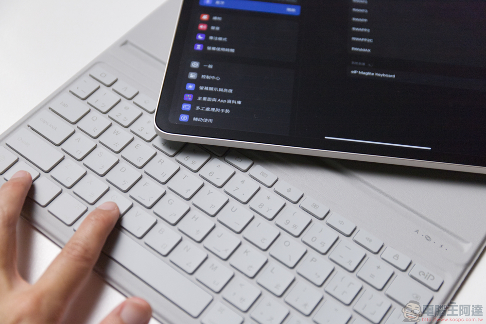 M4 iPad Pro 與 M2 iPad Air 開箱!同場加映:超高 CP 值 eiP Maglite Keyboard 2 與 Pencil 2 搭配心得 - 電腦王阿達 M4 iPad Pro 與 M2 iPad Air 開箱!同場加映:超高 CP 值 eiP Maglite Keyboard 2 與 Pencil 2 搭配心得 - 電腦王阿達