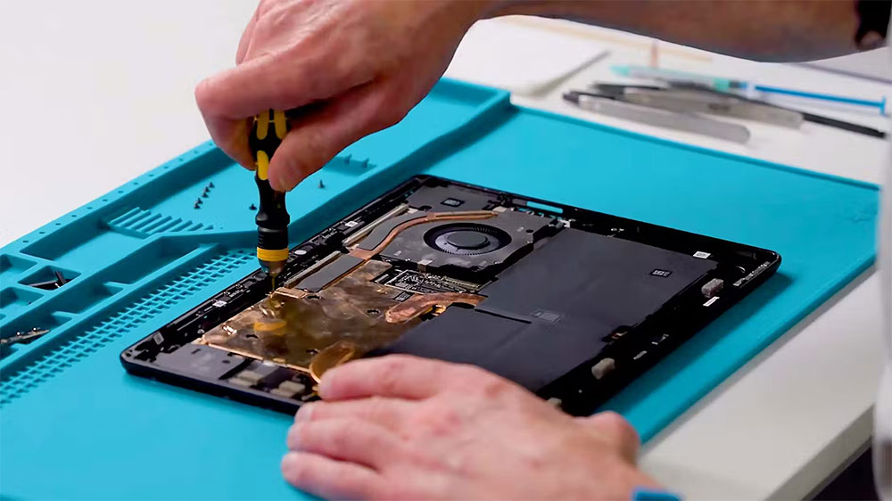 Microsoft 透過 40 分鐘的影片全力宣傳 Surface Pro 的可修復性 - 電腦王阿達 Microsoft 透過 40 分鐘的影片全力宣傳 Surface Pro 的可修復性 - 電腦王阿達