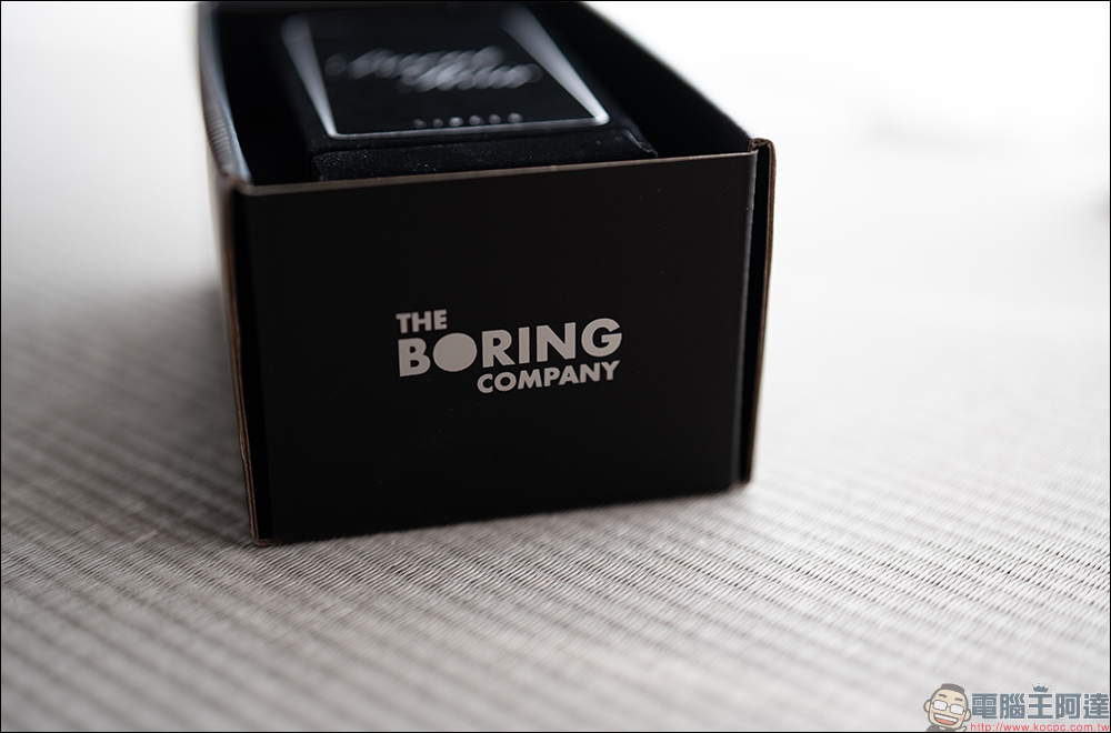 無聊公司 The Boring Company 的燒焦頭髮(Burnt Hair)香水全台首開箱|等待 1 年 7 個月,地表最強香水?更像是那一味道... - 電腦王阿達 無聊公司 The Boring Company 的燒焦頭髮(Burnt Hair)香水全台首開箱|等待 1 年 7 個月,地表最強香水?更像是那一味道... - 電腦王阿達