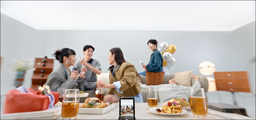 小米 Xiaomi MIX Flip 旗艦小折疊正式發表:4.01 吋1.5K超大外螢幕、還能養超可愛萌寵,另有拍立得相印機配件可玩! - 電腦王阿達 小米 Xiaomi MIX Flip 旗艦小折疊正式發表:4.01 吋1.5K超大外螢幕、還能養超可愛萌寵,另有拍立得相印機配件可玩! - 電腦王阿達