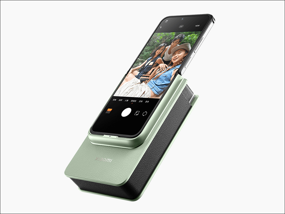 小米 Xiaomi MIX Flip 旗艦小折疊正式發表:4.01 吋1.5K超大外螢幕、還能養超可愛萌寵,另有拍立得相印機配件可玩! - 電腦王阿達 小米 Xiaomi MIX Flip 旗艦小折疊正式發表:4.01 吋1.5K超大外螢幕、還能養超可愛萌寵,另有拍立得相印機配件可玩! - 電腦王阿達