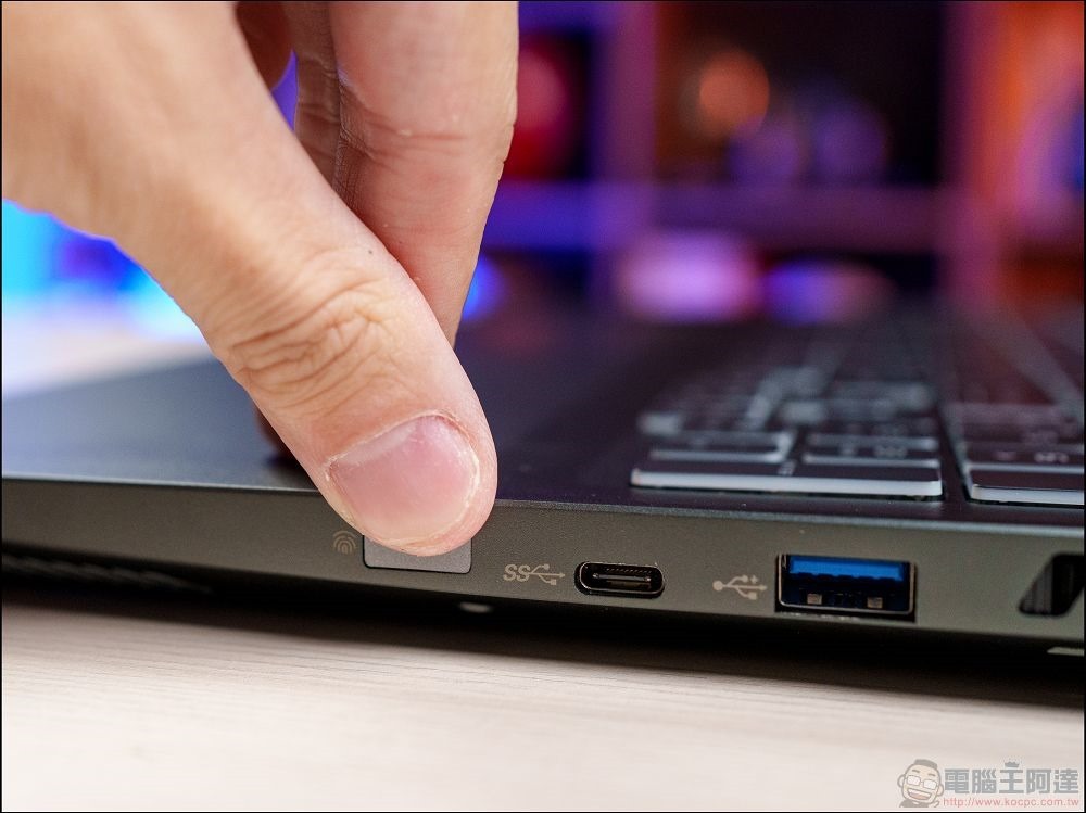 為什麼有些 USB 連接埠上標註「SS」? - 電腦王阿達 CJSCOPE UNICORN 16A 開箱 - 09