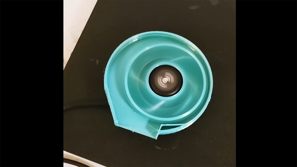 國外 DIY 愛好者花了 14 個月,成功用全桌機硬體製作出一台遊戲筆電 - 電腦王阿達 國外 DIY 愛好者花了 14 個月,成功用全桌機硬體製作出一台遊戲筆電 - 電腦王阿達