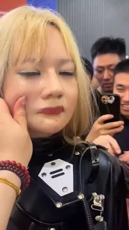 中國世界機器人大展被爆找真人扮演女機器人,還讓民眾亂摸 - 電腦王阿達 中國世界機器人大展被爆找真人扮演女機器人,還讓民眾亂摸 - 電腦王阿達