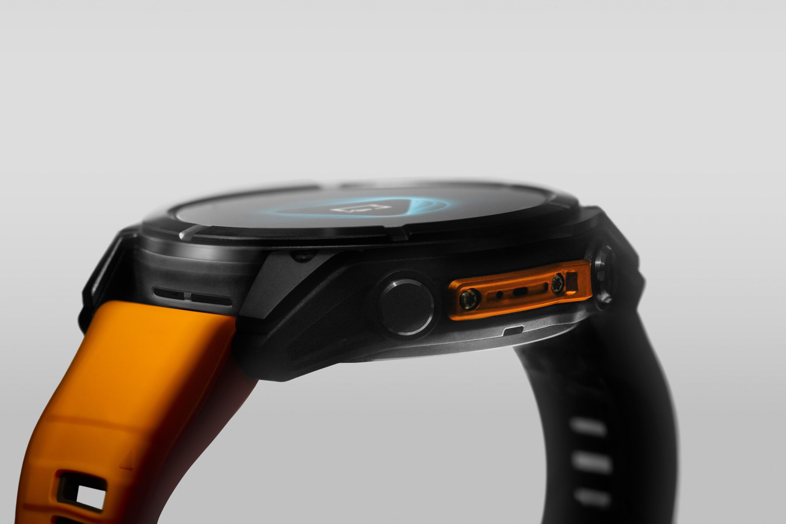 極限挑戰王者 Garmin fēnix 8 旗艦錶款為卓越而生! 量身打造專項運動肌力訓練,陸上水下全面備戰,做足準備成就極致表現 - 電腦王阿達 fēnix 8外型設計細節大幅革新,一體成型工法、金屬跳色打造時尚有型的獨特品味