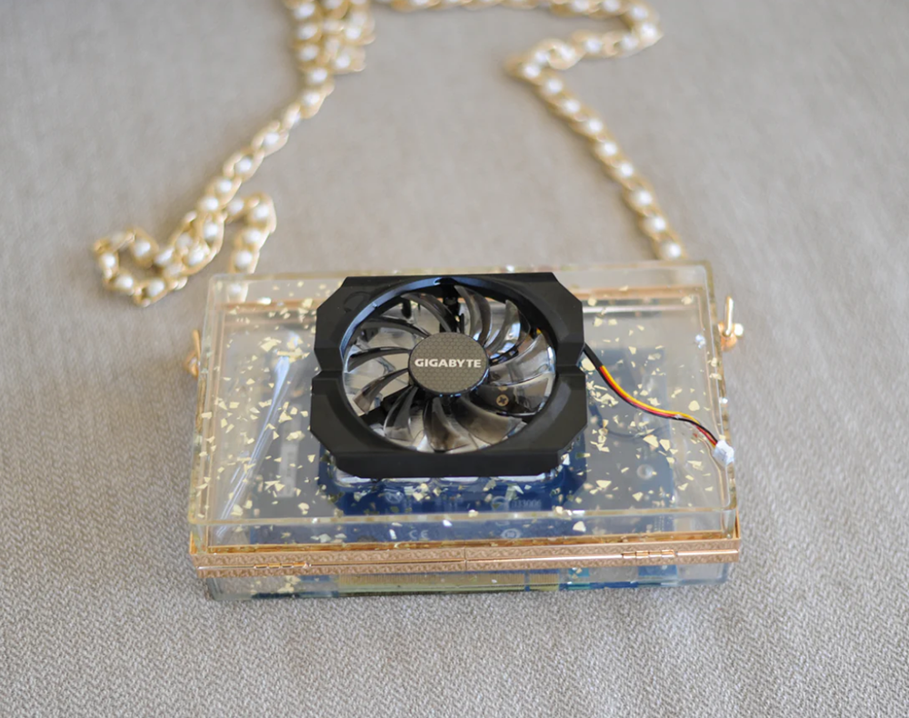 真有人買這東西?國外網路店家將舊 GPU 製作成奢華錢包,GT 730 賣超過 1000 美元 - 電腦王阿達 真有人買這東西?國外網路店家將舊 GPU 製作成奢華錢包,GT 730 賣超過 1000 美元 - 電腦王阿達