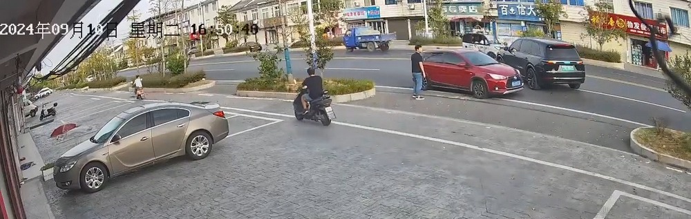 中國電動車又出烏龍:理想 L9 自動停車後自己跑到馬路中間 - 電腦王阿達 中國電動車又出烏龍:理想 L9 自動停車後自己跑到馬路中間 - 電腦王阿達