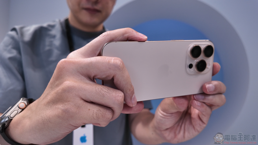 以 iPhone 16 Pro 拍攝紐約時報專題的攝影師許安榮(An Rong Xu),揭開 iPhone 融入 Pro 紀實攝影領域的關鍵 - 電腦王阿達 以 iPhone 16 Pro 拍攝紐約時報專題的攝影師許安榮(An Rong Xu),揭開 iPhone 融入 Pro 紀實攝影領域的關鍵 - 電腦王阿達