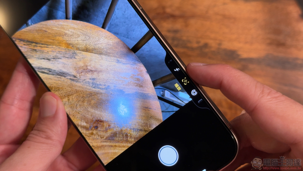 沙漠金 iPhone 16 Pro Max 開箱:讓 imos SOLID-EX2 低藍光玻璃保護貼為你的手機與雙眼加入前所未有的超防護! - 電腦王阿達 沙漠金 iPhone 16 Pro Max 開箱:讓 imos SOLID-EX2 低藍光玻璃保護貼為你的手機與雙眼加入前所未有的超防護! - 電腦王阿達