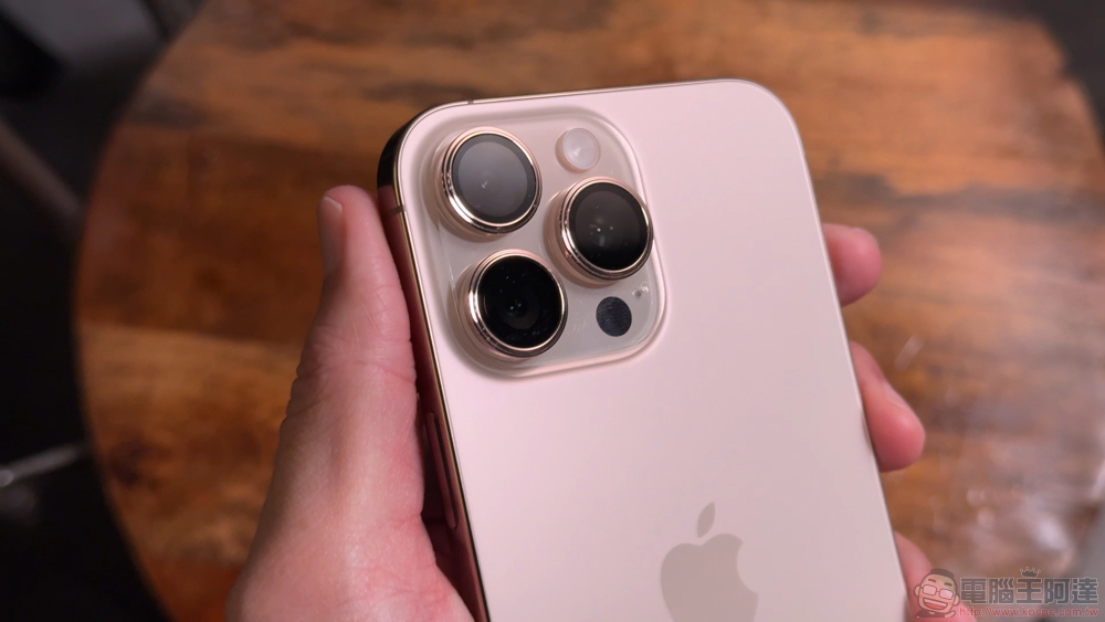 Apple 新影像感測器技術專利,實現與人眼相當的動態範圍 - 電腦王阿達 沙漠金 iPhone 16 Pro Max 開箱:讓 imos SOLID-EX2 低藍光玻璃保護貼為你的手機與雙眼加入前所未有的超防護! - 電腦王阿達