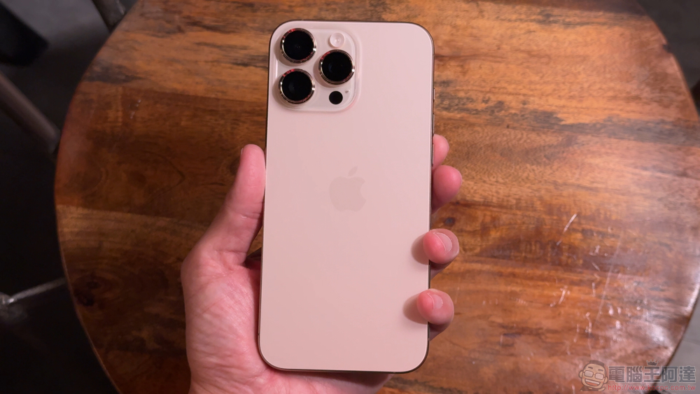 iPhone 越獄的興衰:為什麼它會消失? - 電腦王阿達 沙漠金 iPhone 16 Pro Max 開箱:讓 imos SOLID-EX2 低藍光玻璃保護貼為你的手機與雙眼加入前所未有的超防護! - 電腦王阿達